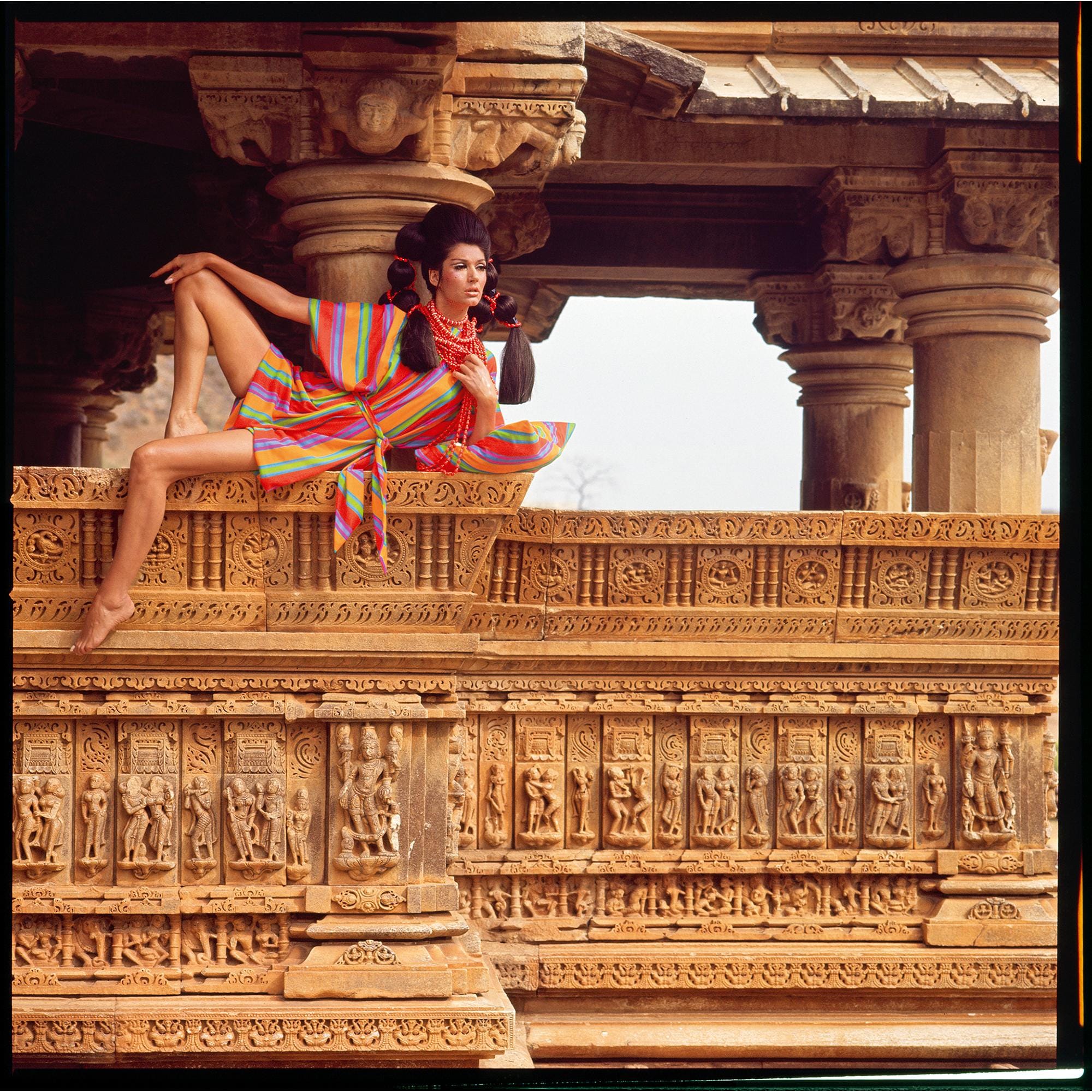  Livros e Papelaria Fashion Eye Fashion Eye Índia | Louis Vuitton ® (Zoom no Produto)