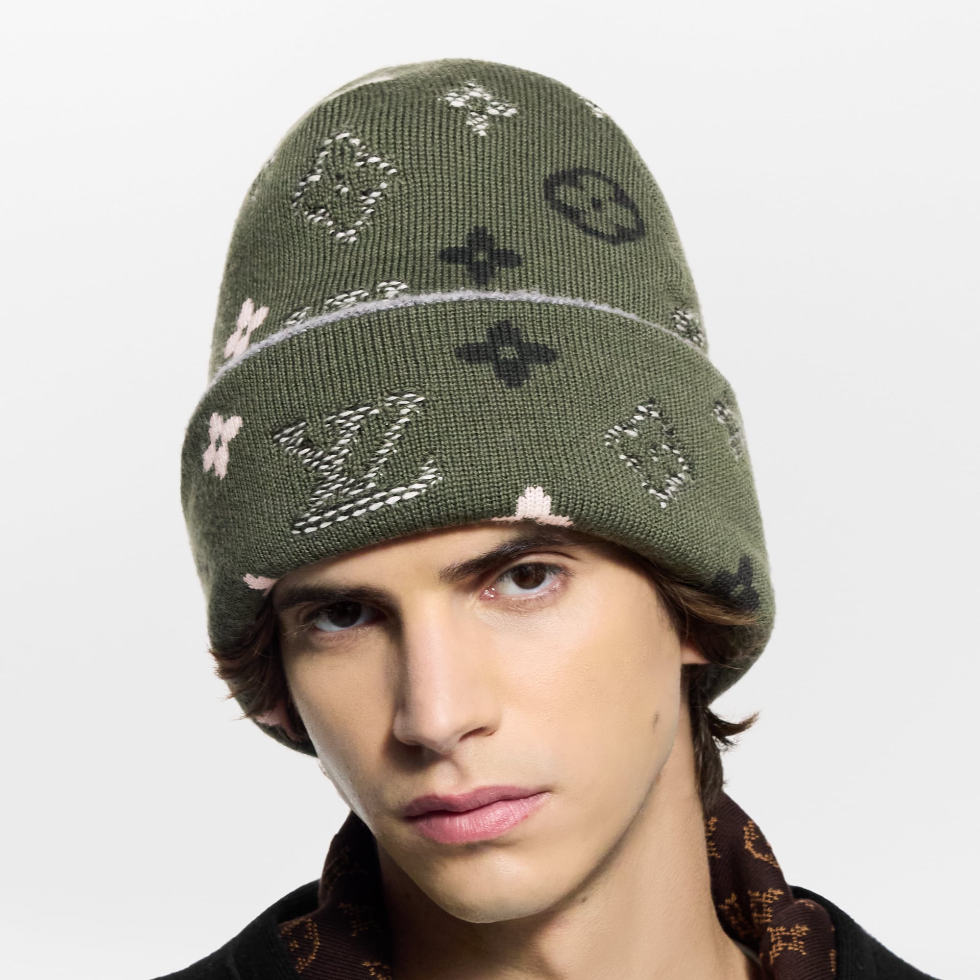 S00 Acessórios Chapéus, Gorros e Luvas Gorro LV Crush Monogram Surplus | Louis Vuitton ® (Zoom no Produto)