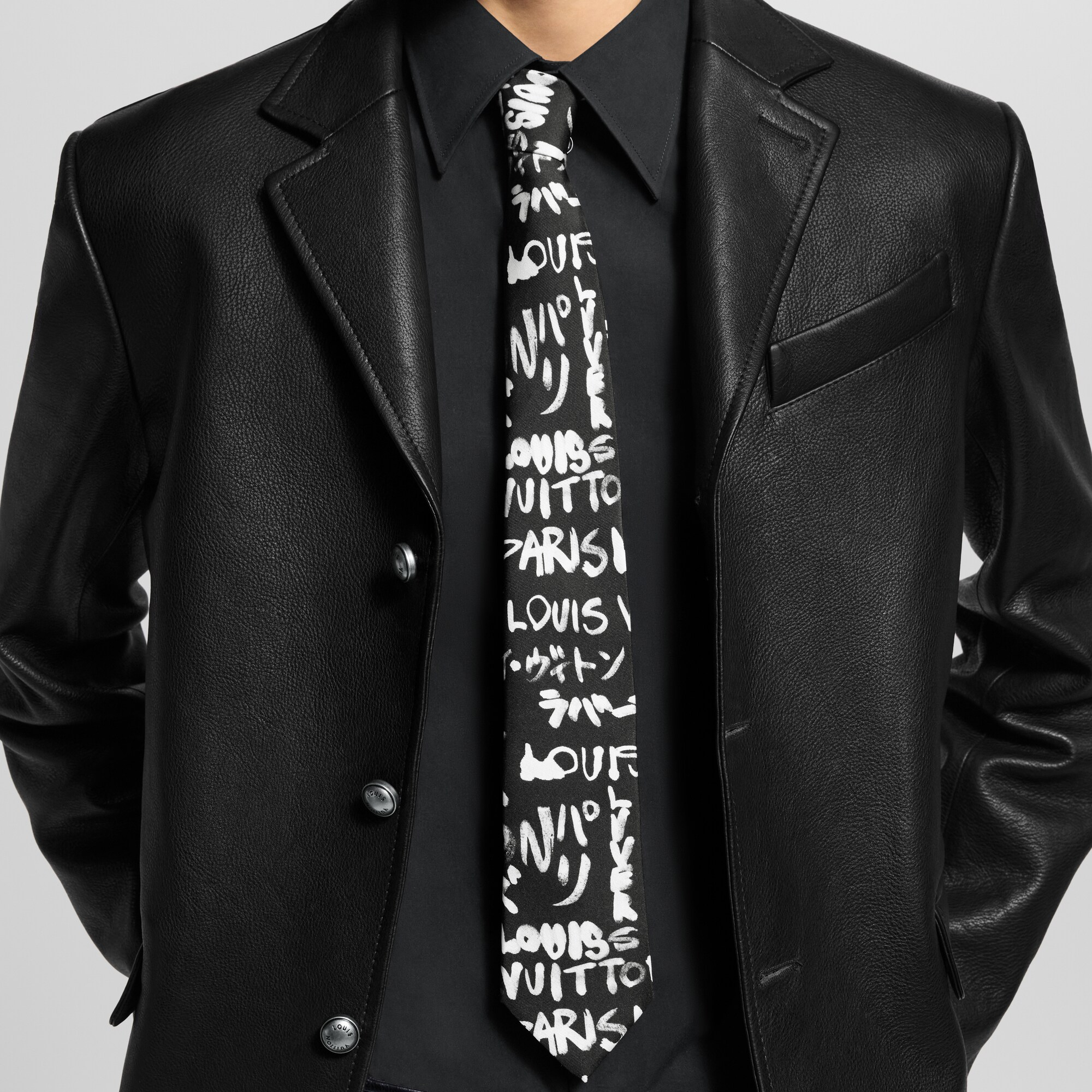 S00 Acessórios Gravatas e Lenços de Bolso Gravata LV Scribble | Louis Vuitton ® (Zoom no Produto)