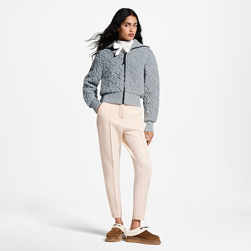 Jaqueta Atoalhada com Zíper Monogram – No Corpo