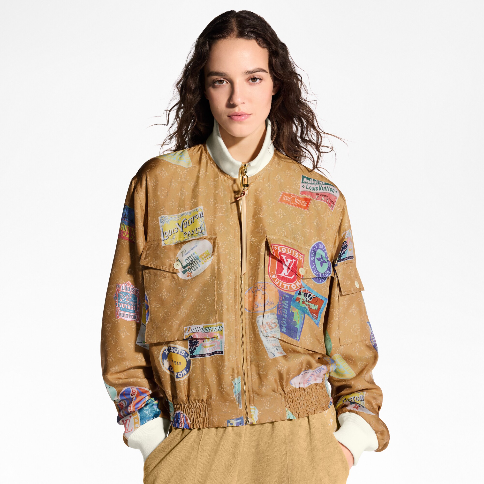  Ready-to-Wear Casacos e Jaquetas Jaqueta Bomber com Patches de Viagem | Louis Vuitton ® (Zoom no Produto)