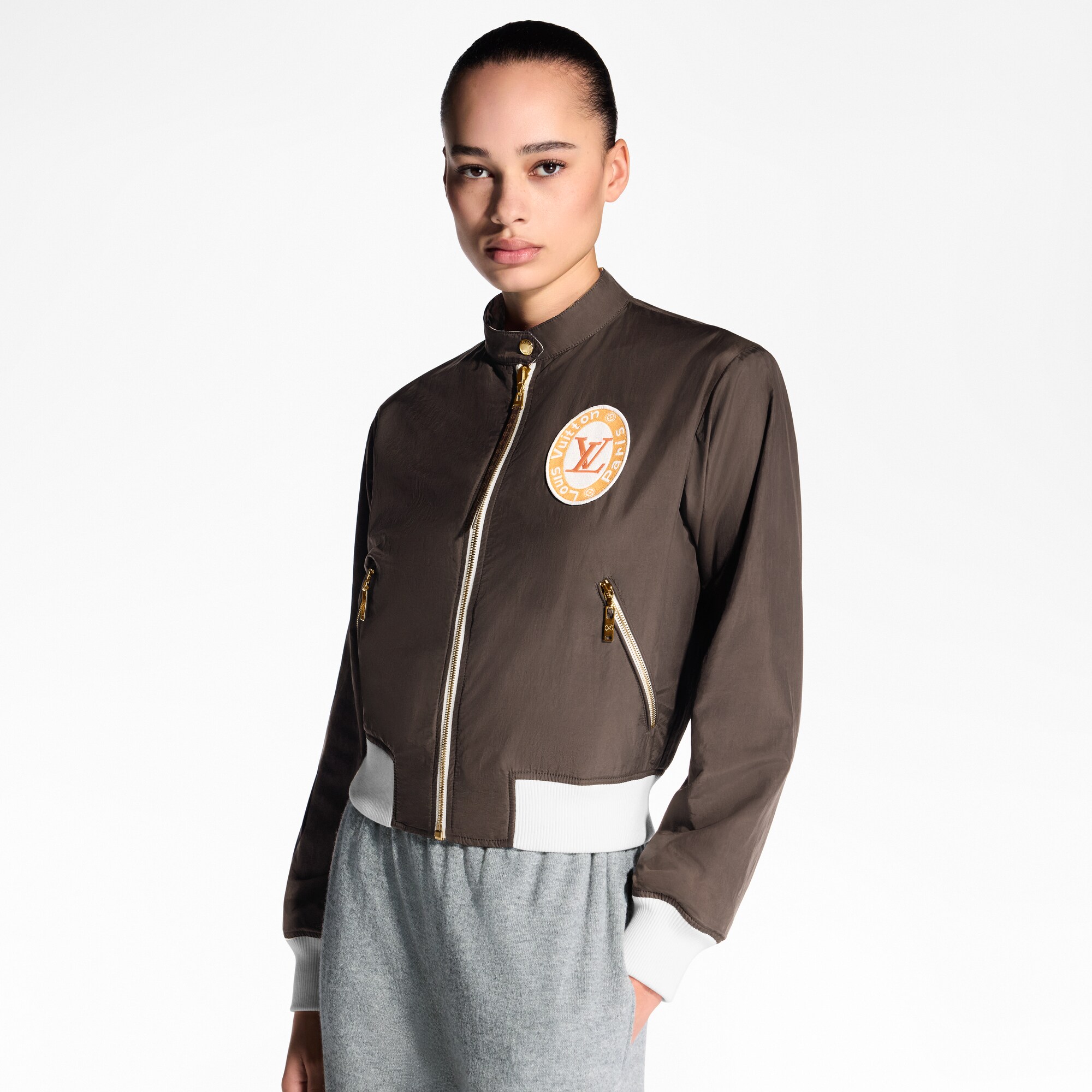  Ready-to-Wear Casacos e Jaquetas Jaqueta Bomber Reversível com Patches de Viagem | Louis Vuitton ® (Zoom no Produto)