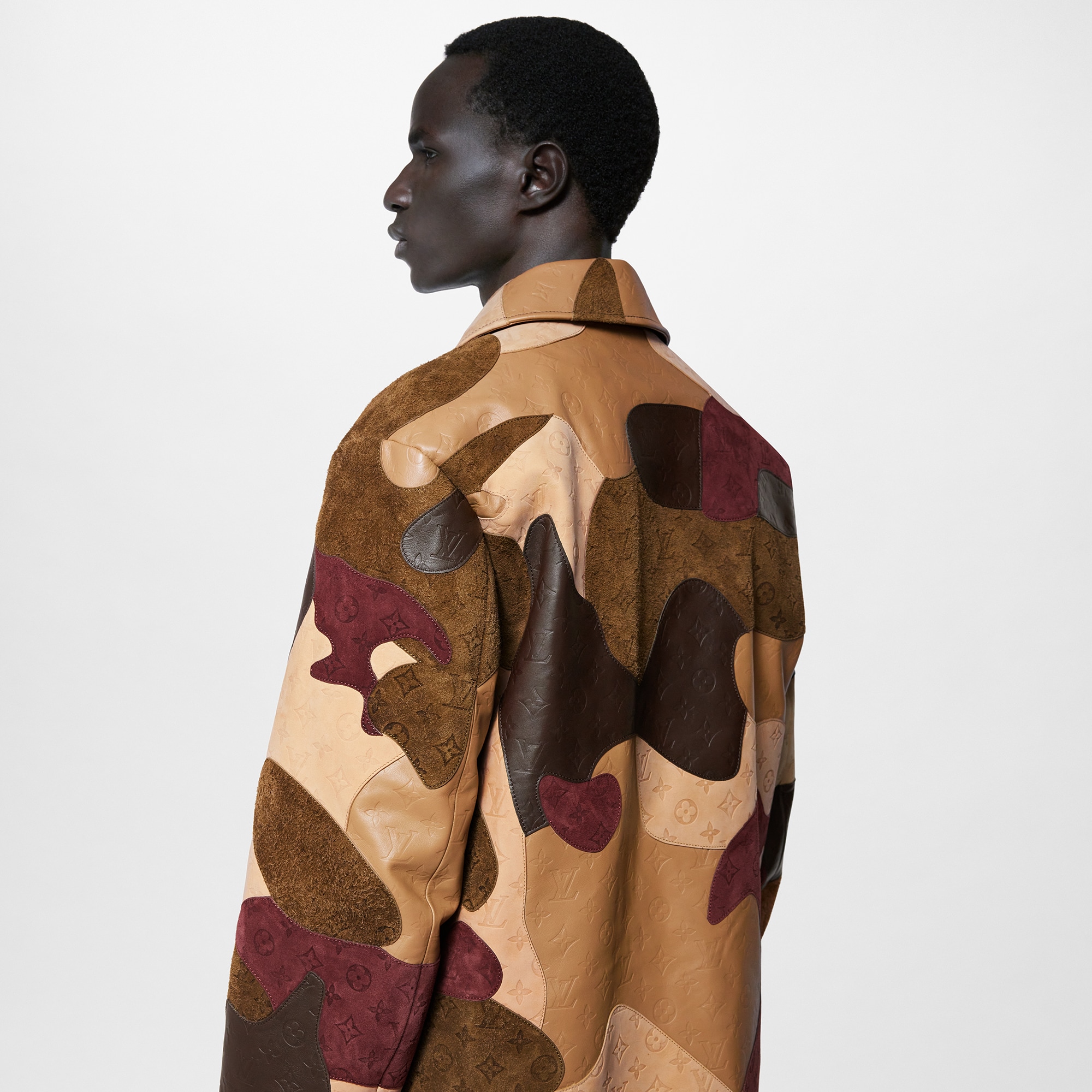  Ready-to-Wear Casacos e Agasalhos Jaqueta de Couro com Patchwork de Retrato e Monogram Feita Sob Encomenda  | Louis Vuitton ® (Zoom no Produto)