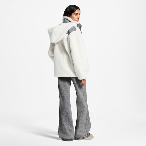 Jaqueta de Fleece com Detalhe Monogram – Vista de Ambiente