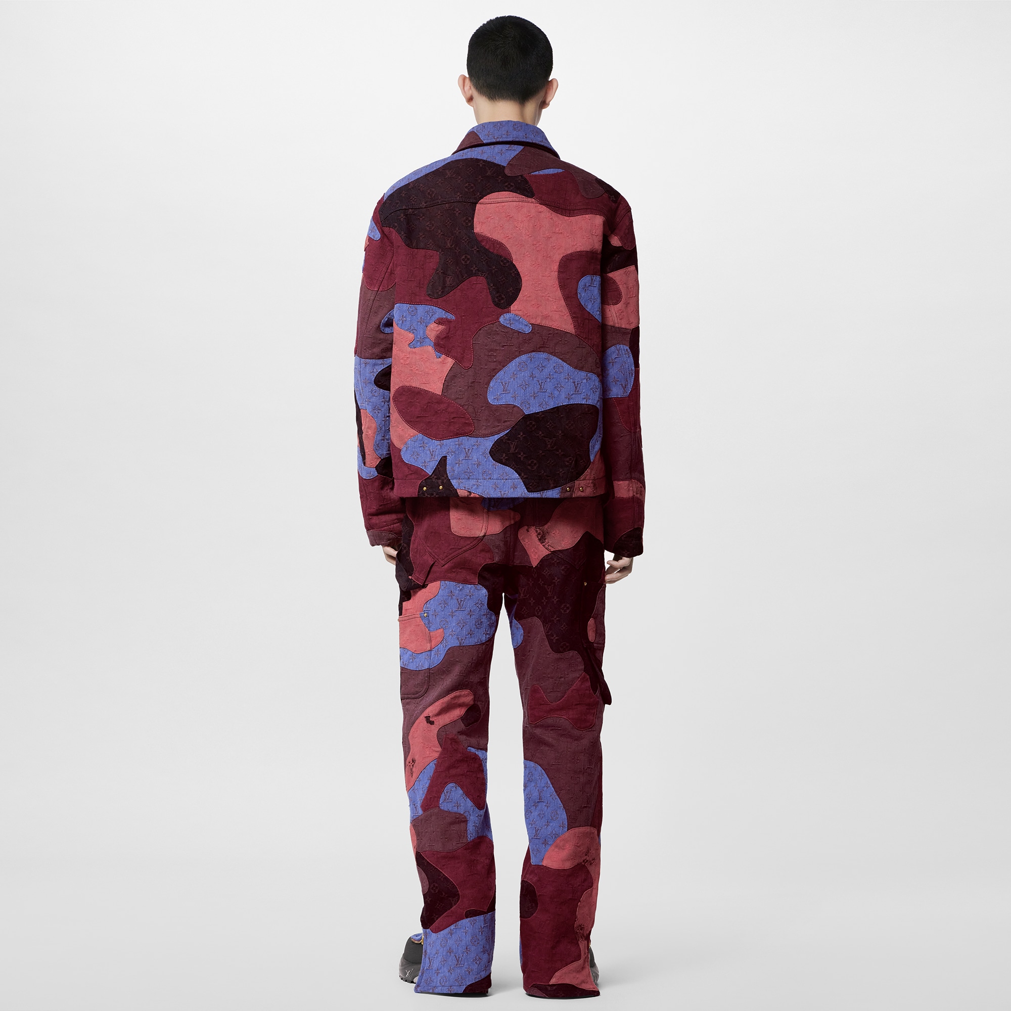  Ready-to-Wear Casacos e Agasalhos Jaqueta Jeans com Patchwork de Retrato e Monogram Feita Sob Encomenda  | Louis Vuitton ® (Zoom no Produto)