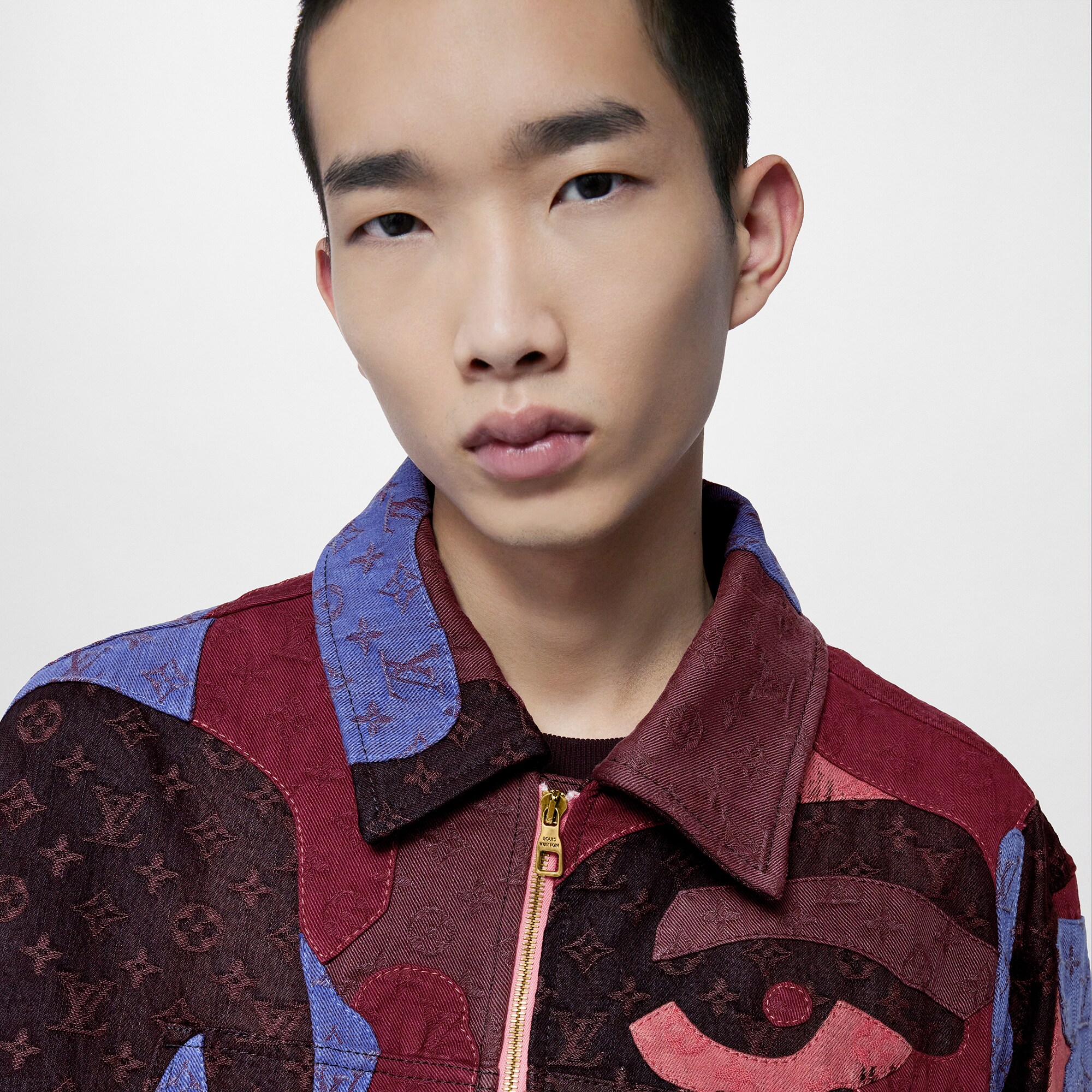  Ready-to-Wear Casacos e Agasalhos Jaqueta Jeans com Patchwork de Retrato e Monogram Feita Sob Encomenda  | Louis Vuitton ® (Zoom no Produto)