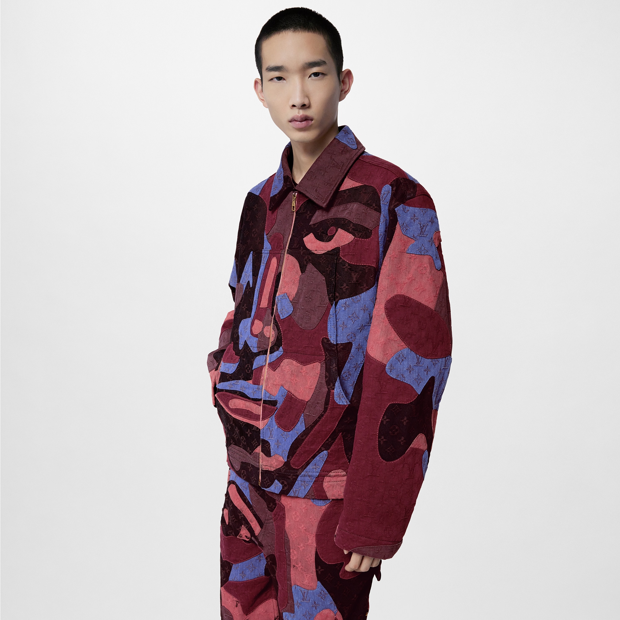  Ready-to-Wear Casacos e Agasalhos Jaqueta Jeans com Patchwork de Retrato e Monogram Feita Sob Encomenda  | Louis Vuitton ® (Zoom no Produto)