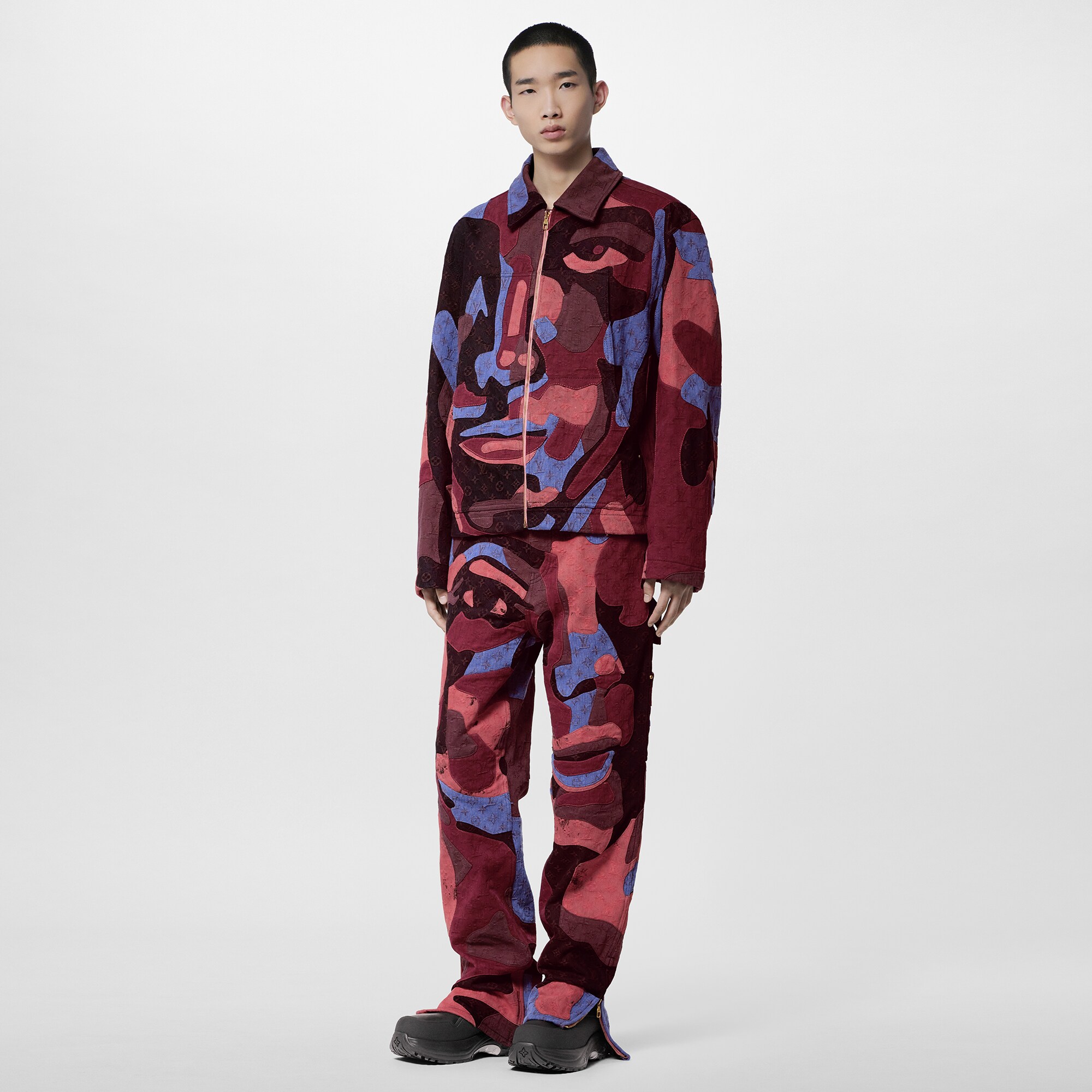  Ready-to-Wear Casacos e Agasalhos Jaqueta Jeans com Patchwork de Retrato e Monogram Feita Sob Encomenda  | Louis Vuitton ® (Zoom no Produto)