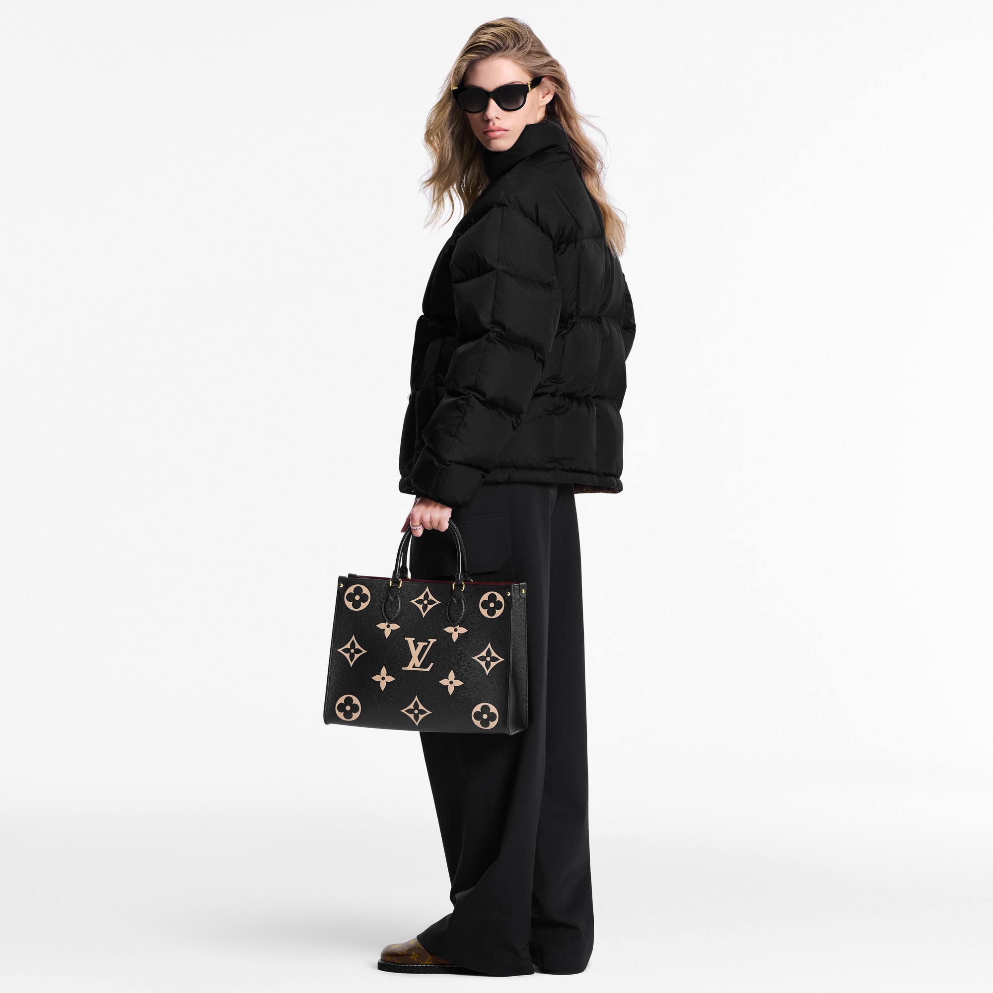  Ready-to-Wear Casacos e Jaquetas Jaqueta Puffer Pillow com Detalhe de Monogram | Louis Vuitton ® (Zoom no Produto)
