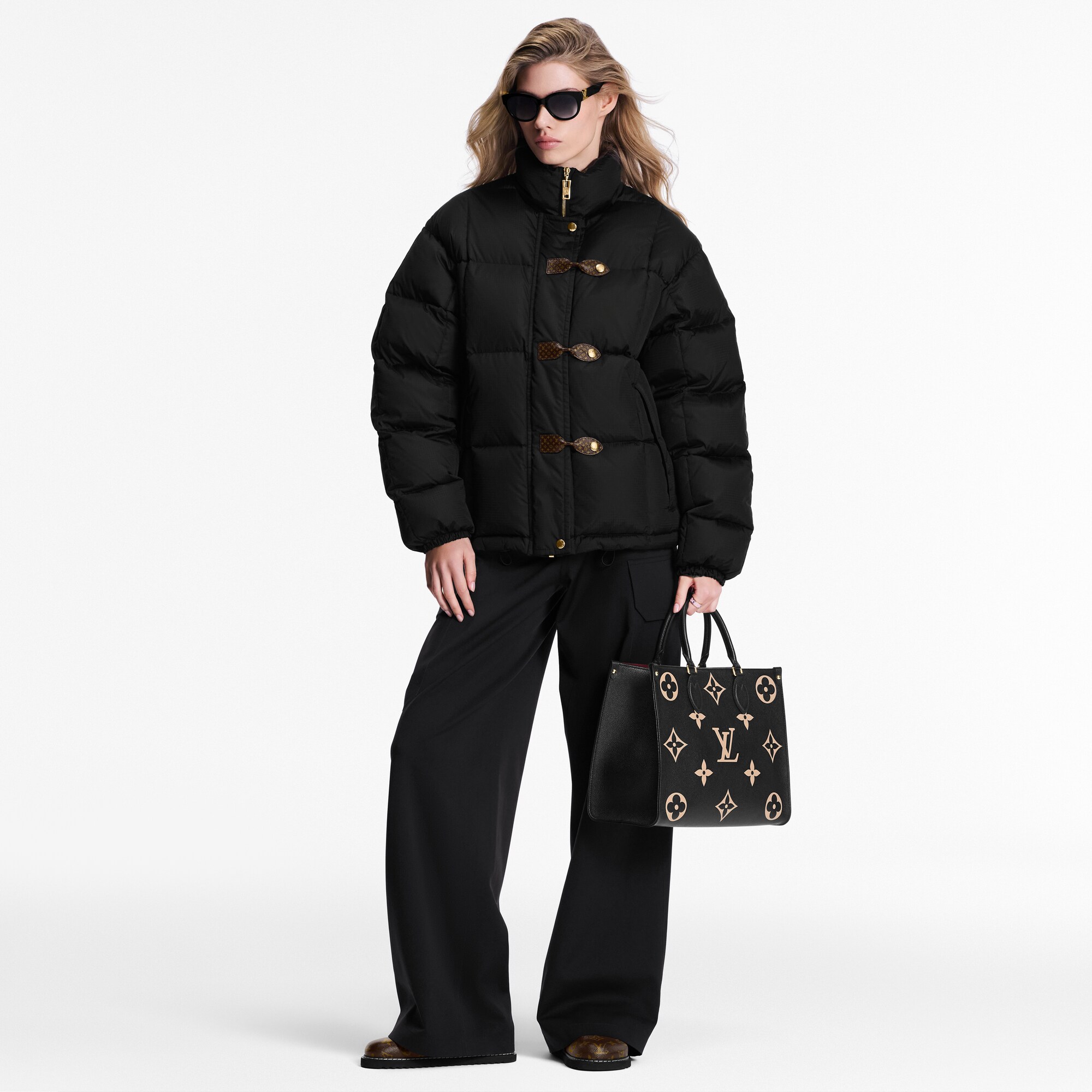  Ready-to-Wear Casacos e Jaquetas Jaqueta Puffer Pillow com Detalhe de Monogram | Louis Vuitton ® (Zoom no Produto)