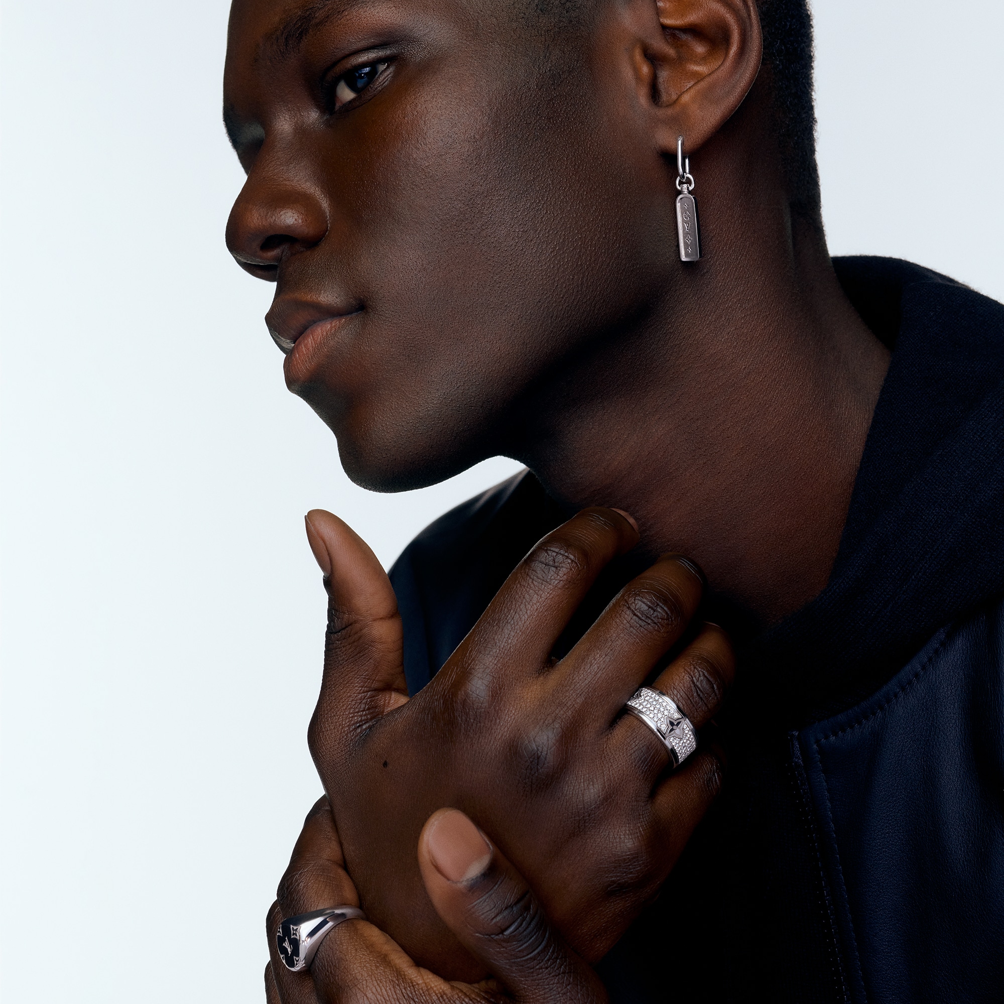  Categorias Anéis Les Gastons Vuitton Large Ring, White Gold and Diamonds | Louis Vuitton ® (Zoom no Produto)