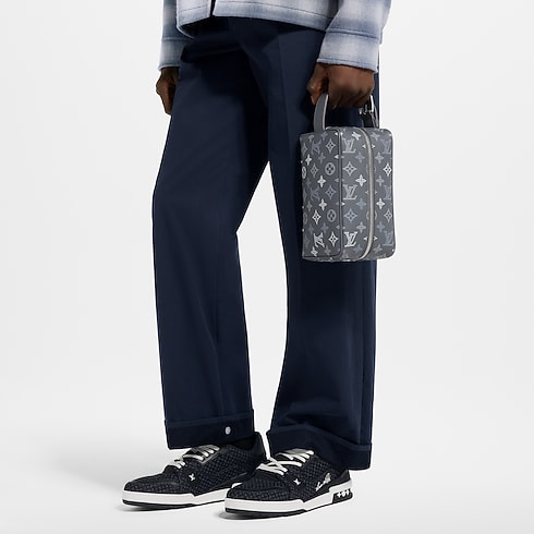 Monogram Shadow Viagem Acessórios de Viagem Locker Dopp Kit | Louis Vuitton ® (Zoom no Produto)