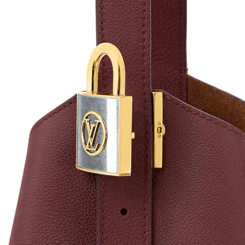 H33 Bolsas Todas as Bolsas Low Key Hobo MM | Louis Vuitton ® (Zoom no Produto)