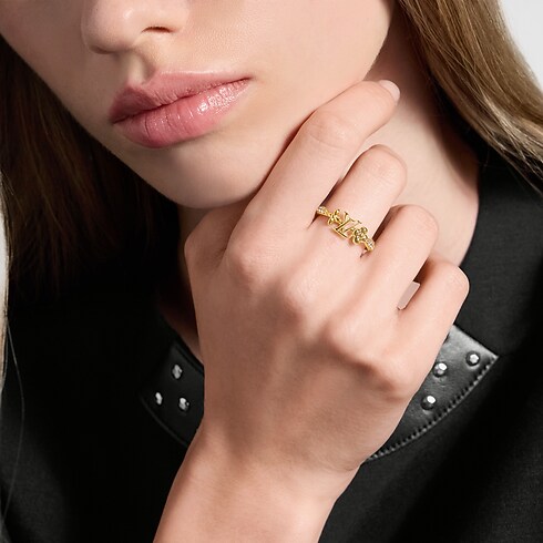 LV Iconic Ring – Vista No Corpo (Detalhe)