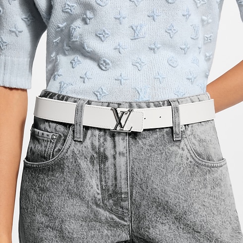 LV Initiales 30mm Reversible Belt – Vista No Corpo (Detalhe)