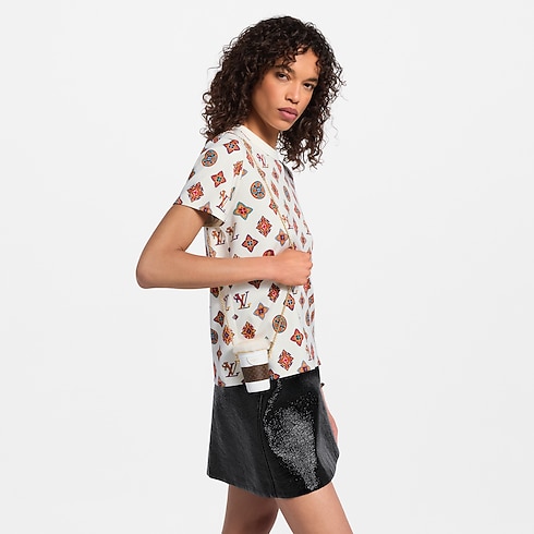 LV Mocha Crossbody Pouch Bag Charm – Vista No Corpo (Detalhe)