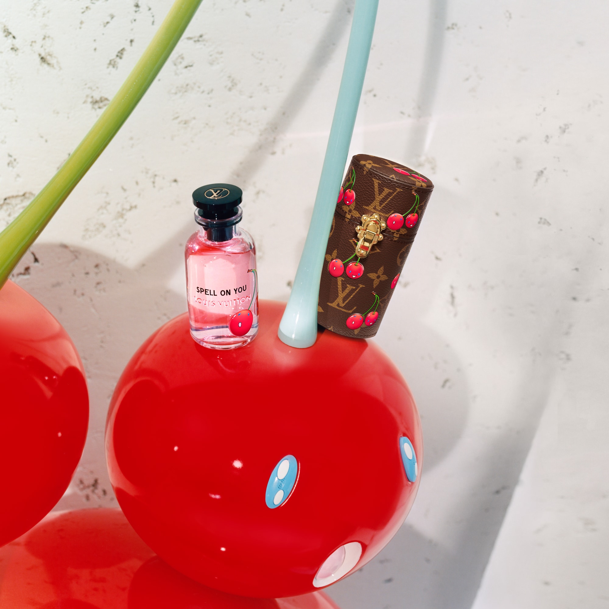  Todos os Perfumes } LV x TM Perfume Spell On You | Louis Vuitton ® (Zoom no Produto)