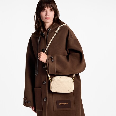 Couro Monogram Empreinte Carteiras Carteiras com Corrente & Micro Bolsas Minibolsa Camera | Louis Vuitton ® (Zoom no Produto)