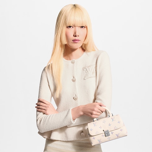 Couro Monogram Empreinte Carteiras Carteiras com Corrente e Micro Bolsas Nano Madeleine | Louis Vuitton ® (Zoom no Produto)