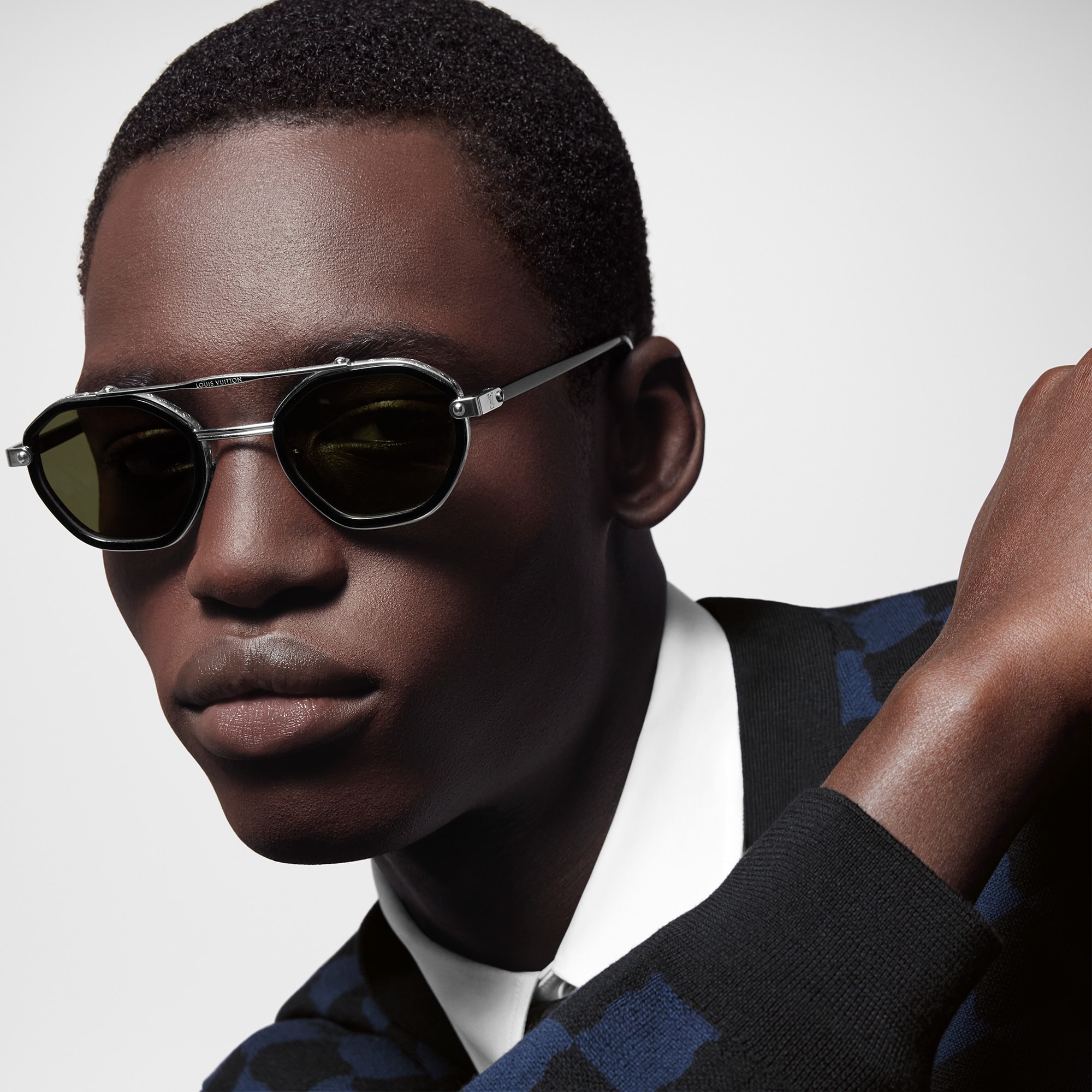 S00 Acessórios Óculos de Sol Óculos de Sol Redondos LV Signature Duo | Louis Vuitton ® (Zoom no Produto)