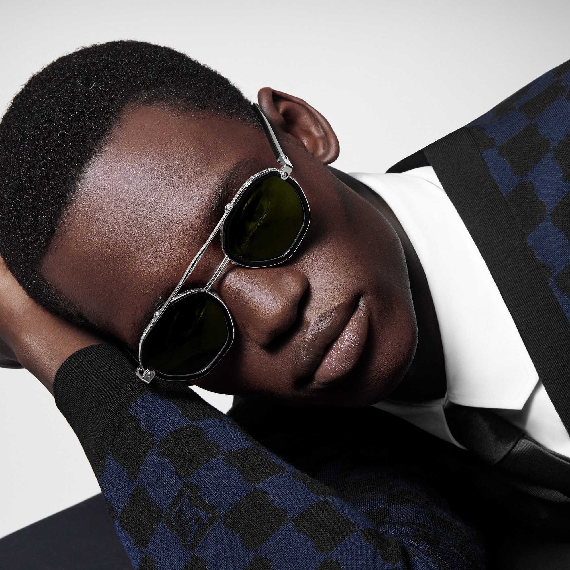 S00 Acessórios Óculos de Sol Óculos de Sol Redondos LV Signature Duo | Louis Vuitton ® (Zoom no Produto)