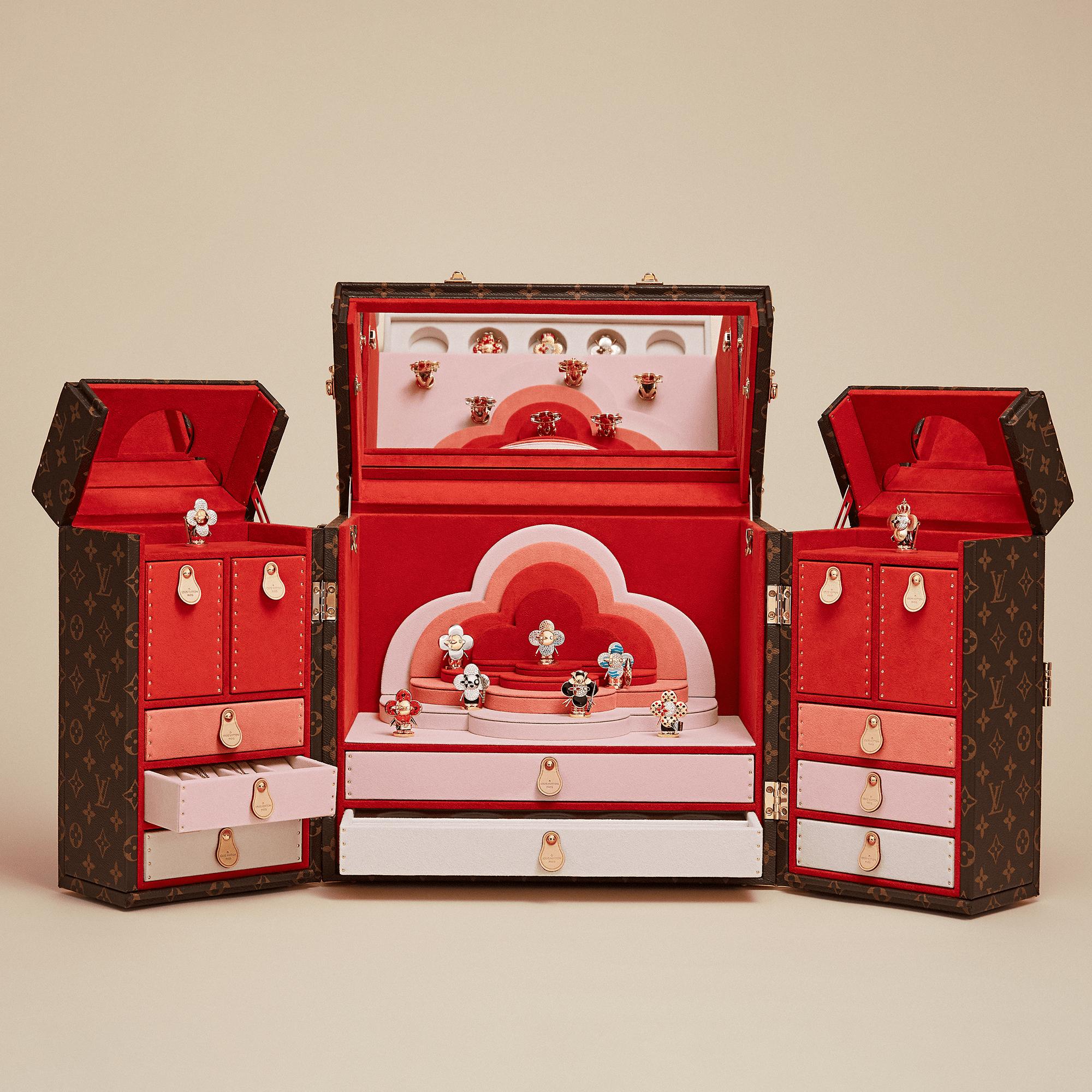  Categorias Todas as Joias Pingente Vivienne Panda em Ouro Branco, Ouro Amarelo, Ônix, Esmalte e Diamantes | Louis Vuitton ® (Zoom no Produto)