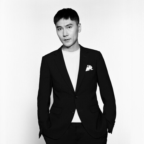 Casa e Arte do Jantar Móveis Poltrona Signature para Área Interna de Frank Chou | Louis Vuitton ®