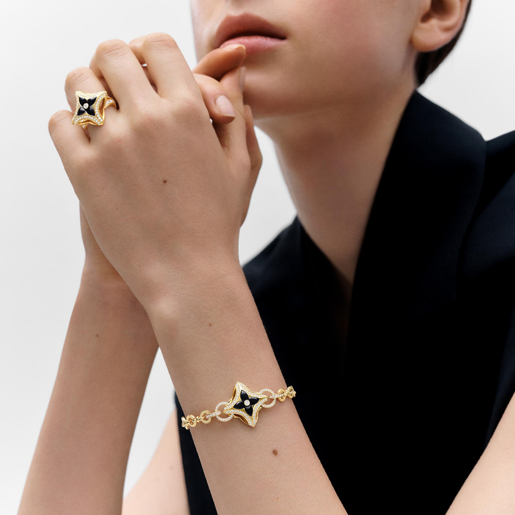  Categorias Todas as Joias Pulseira Ever Blossom em Ouro Amarelo, Ônix e Diamantes  | Louis Vuitton ® (Zoom no Produto)