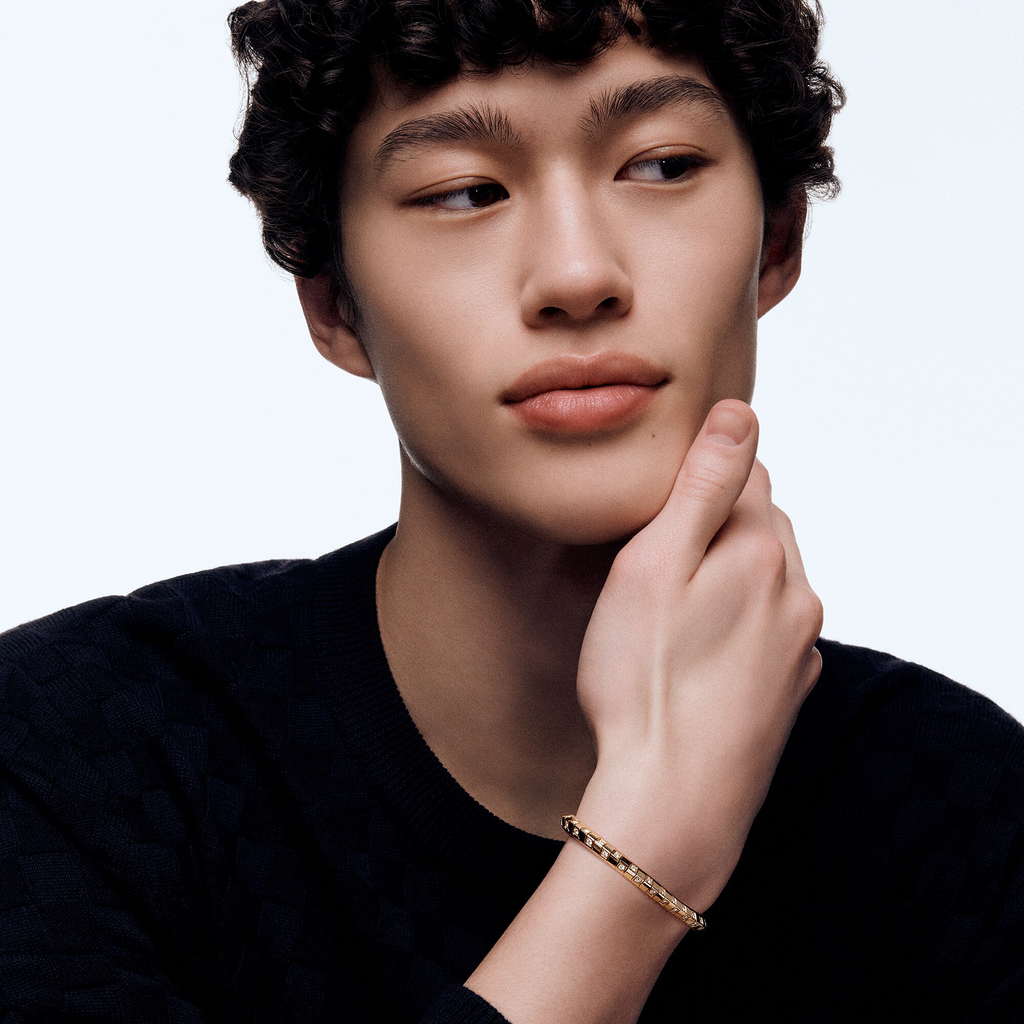  Categorias Pulseiras Pulseira Le Damier de Louis Vuitton em Ouro Amarelo e Diamantes | Louis Vuitton ® (Zoom no Produto)