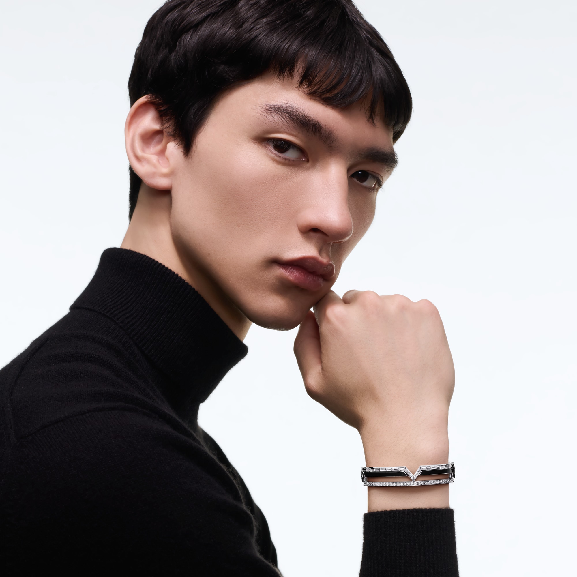  Joalheira Pulseiras Pure V Bracelet, White Gold, Black Lacquer and Diamonds | Louis Vuitton ® (Zoom no Produto)