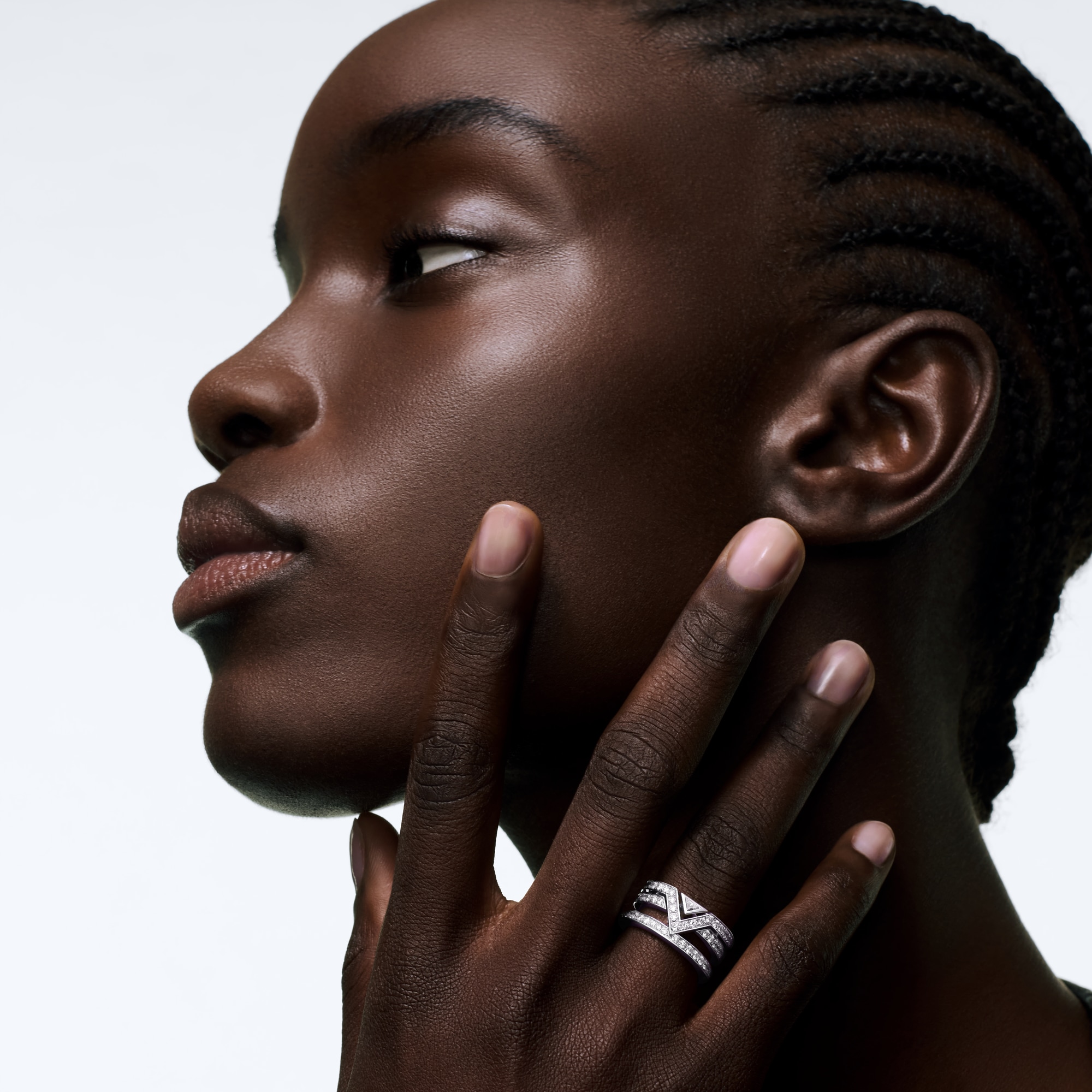  Joalheira Aneis Pure V Ring, White Gold and Diamonds | Louis Vuitton ® (Zoom no Produto)