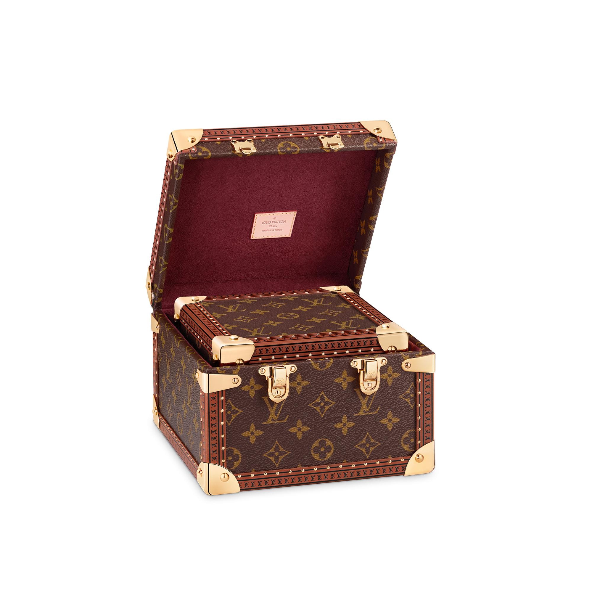 Monogram Destaques Campanha Art of Living Pyramid Trunk | Louis Vuitton ® (Zoom no Produto)