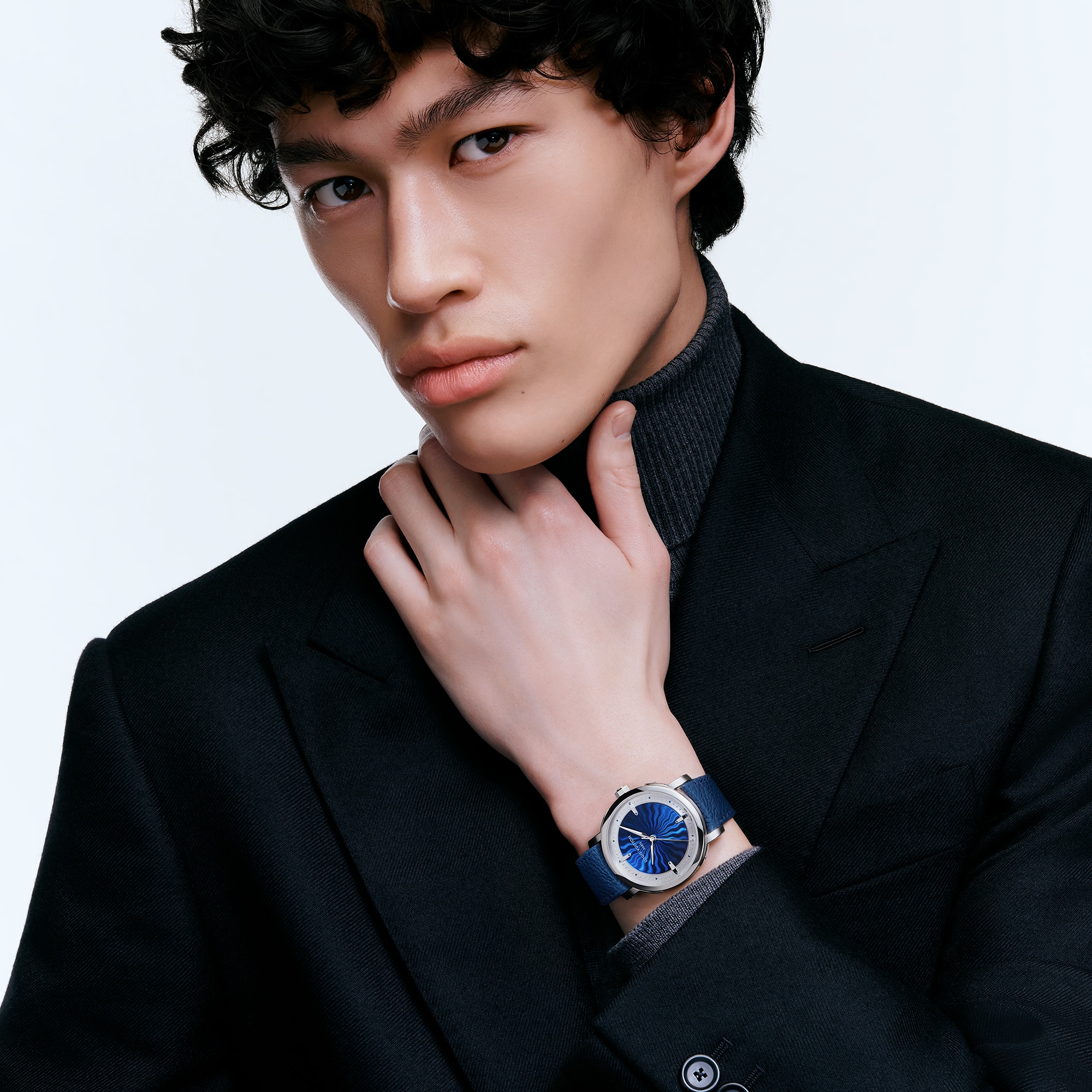  Todos os Relógios } Relógio Louis Vuitton Escale, Movimento Automático, 39 mm, em Platina | Louis Vuitton ® (Zoom no Produto)