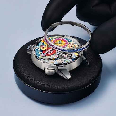 Todos os Relógios } Relógio Tambour Taiko Arty Automata de Movimento Automático com 42 mm de Diâmetro em Ouro Branco | Louis Vuitton ®