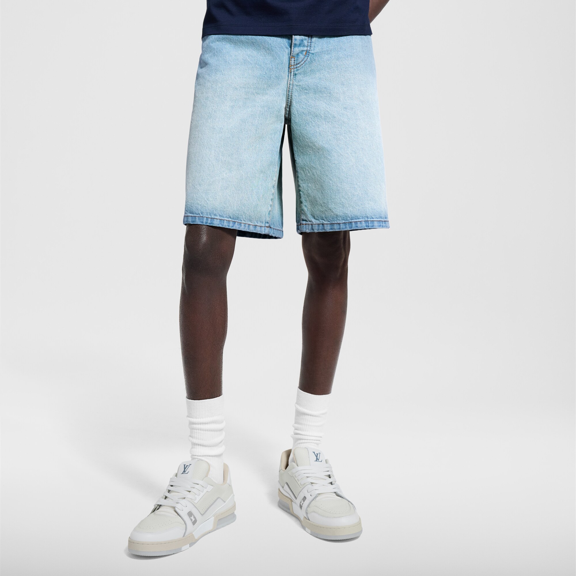  Ready-to-Wear Roupas em Denim Short Jeans com Assinatura LV | Louis Vuitton ® (Zoom no Produto)