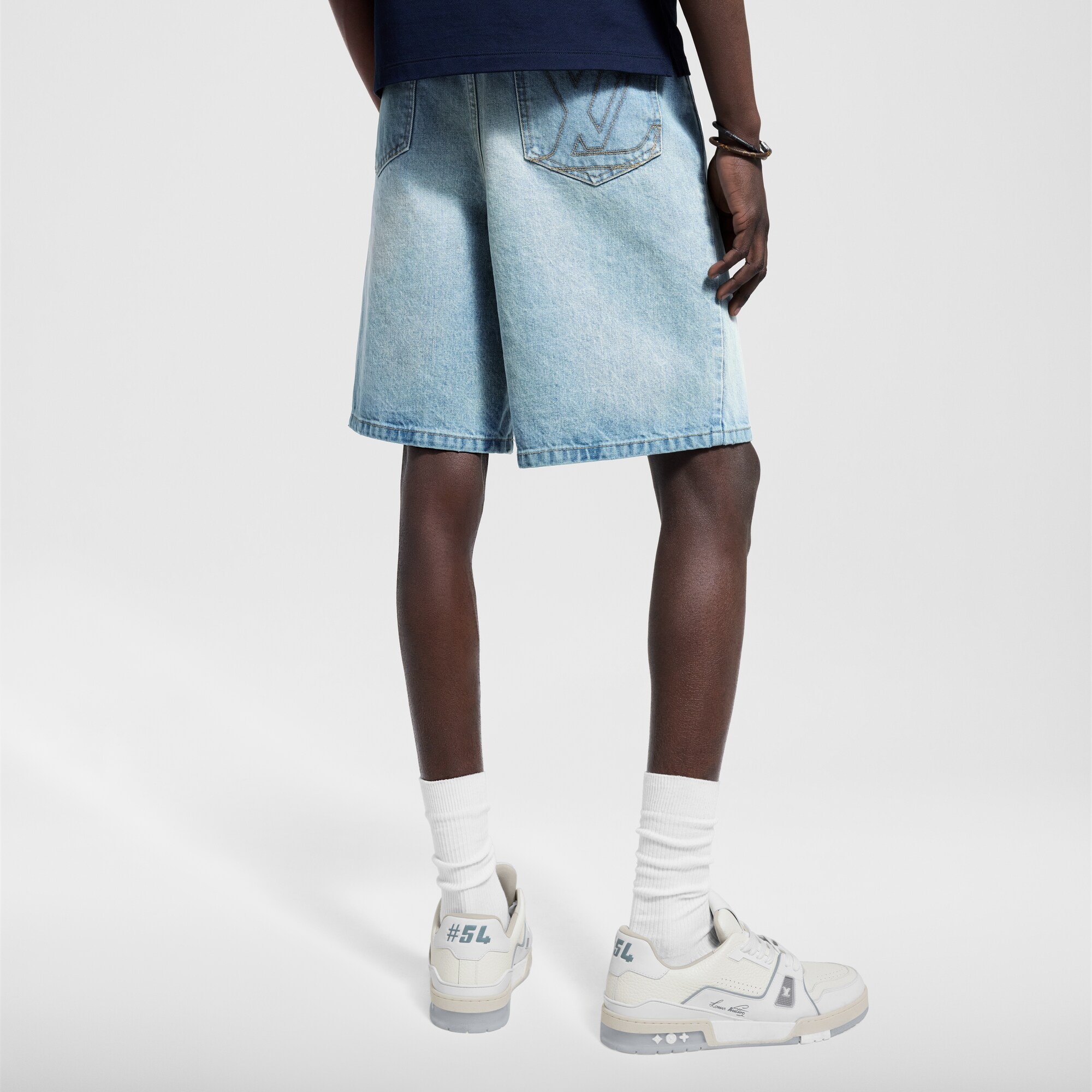  Ready-to-Wear Roupas em Denim Short Jeans com Assinatura LV | Louis Vuitton ® (Zoom no Produto)