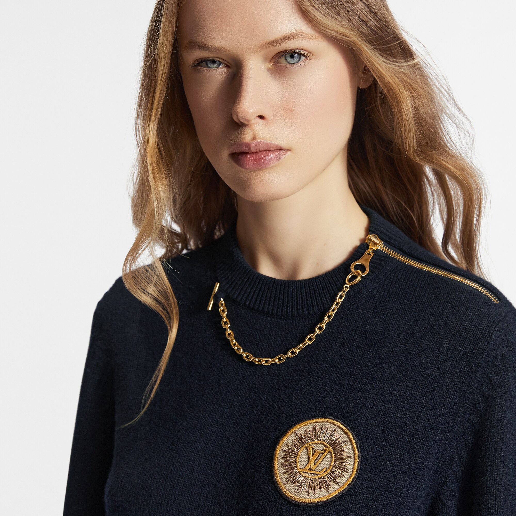  Ready-to-Wear Tricot Suéter com Patch e Detalhe de Corrente | Louis Vuitton ® (Zoom no Produto)
