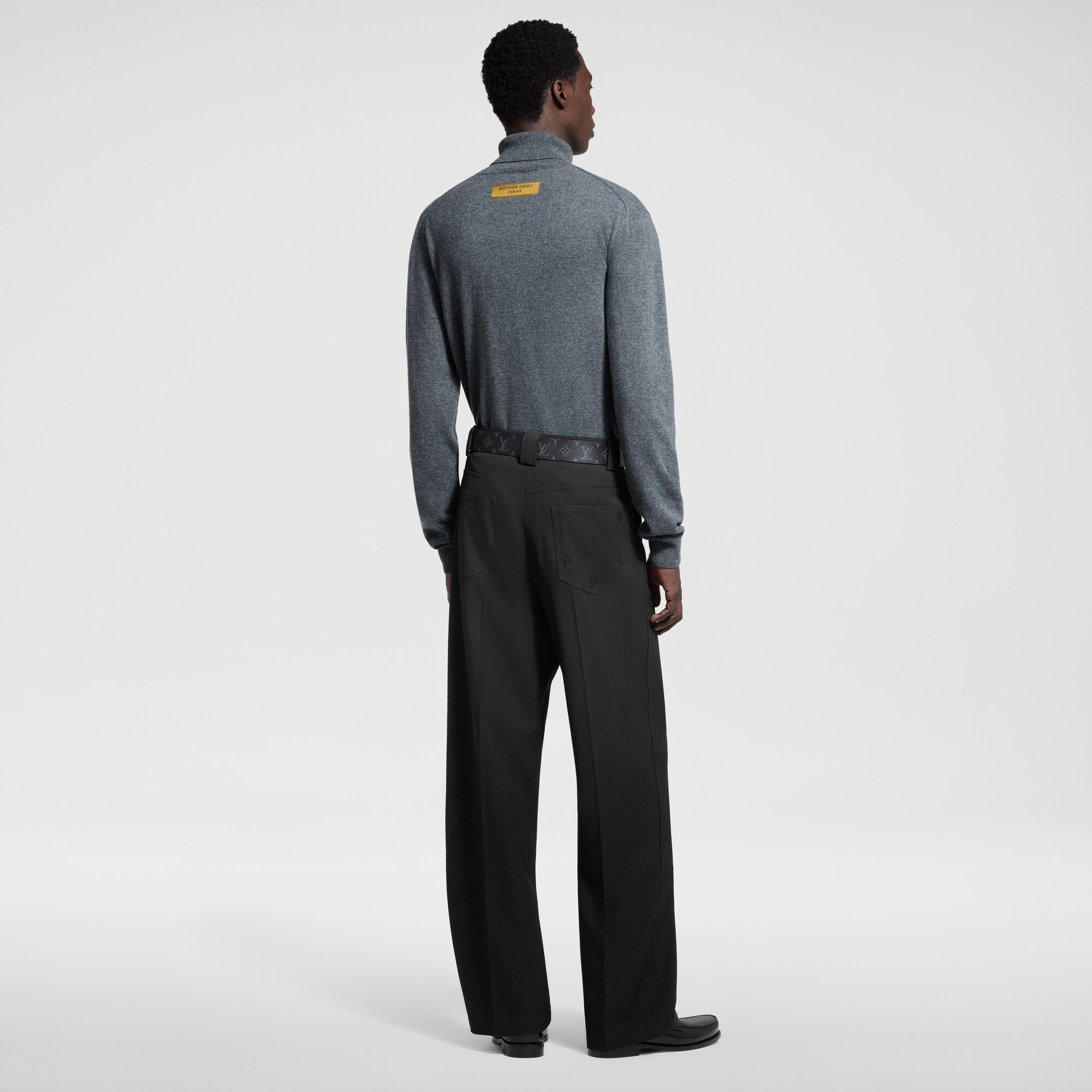  Holiday Presentes para Ele Suéter de Gola Rolê com LV em Relevo LVSE | Louis Vuitton ® (Zoom no Produto)