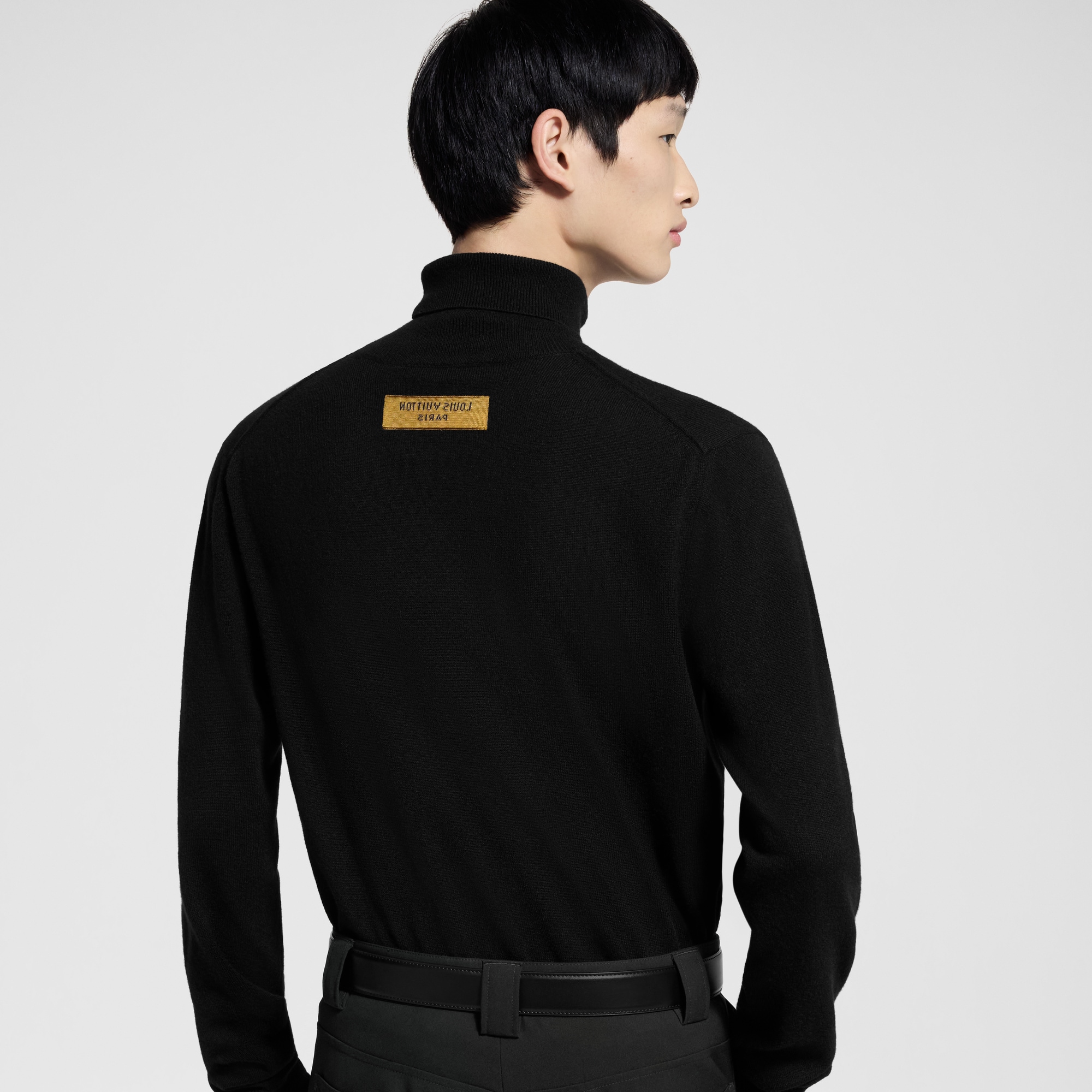  Holiday Presentes para Ele Suéter de Gola Rolê com LV em Relevo LVSE | Louis Vuitton ® (Zoom no Produto)