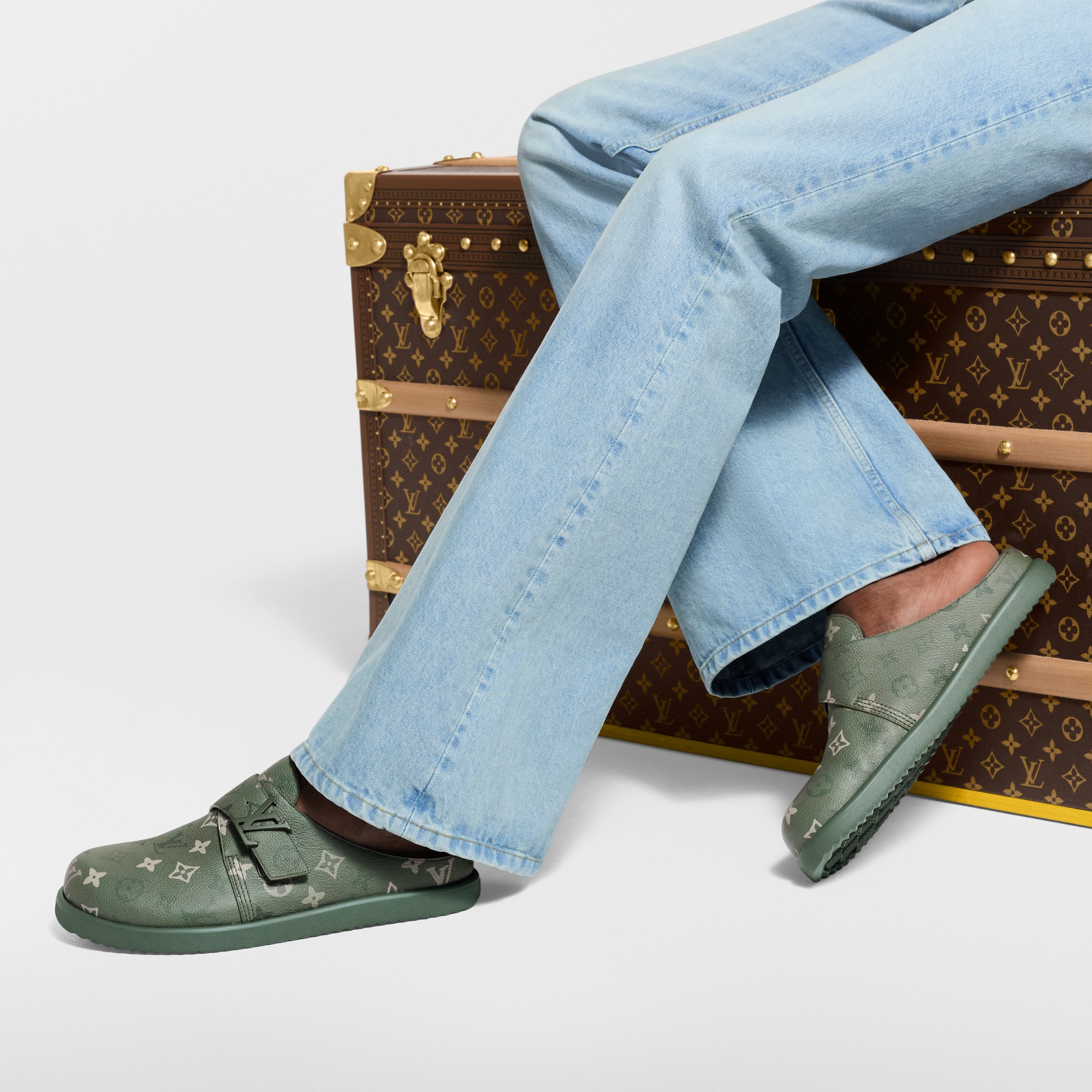  Sapatos Chinelos Tamanco LV Easy | Louis Vuitton ® (Zoom no Produto)