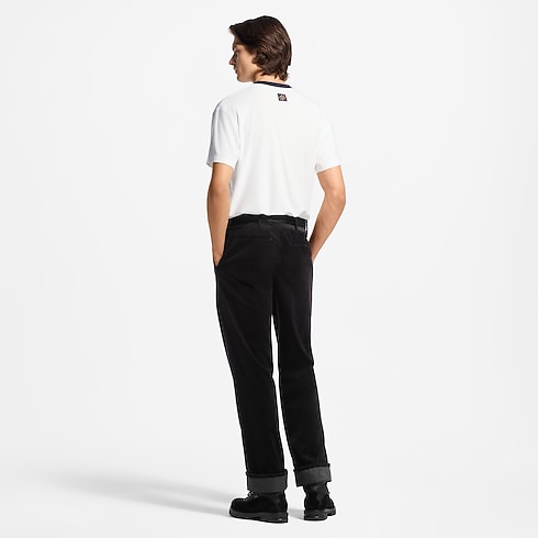Velvet Graphic Short-Sleeved T-Shirt – Vista de Ambiente