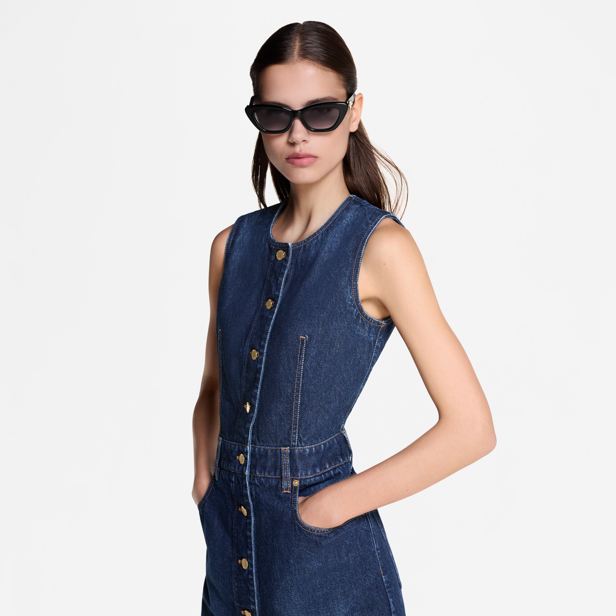  Ready-to-Wear Vestidos Vestido em Jeans Estonado com Botões na Frente | Louis Vuitton ® (Zoom no Produto)