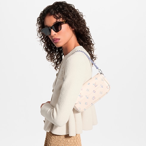 Couro Monogram Empreinte Carteiras Carteiras com Corrente e Micro Bolsas Wallet On Chain Ivy | Louis Vuitton ® (Zoom no Produto)