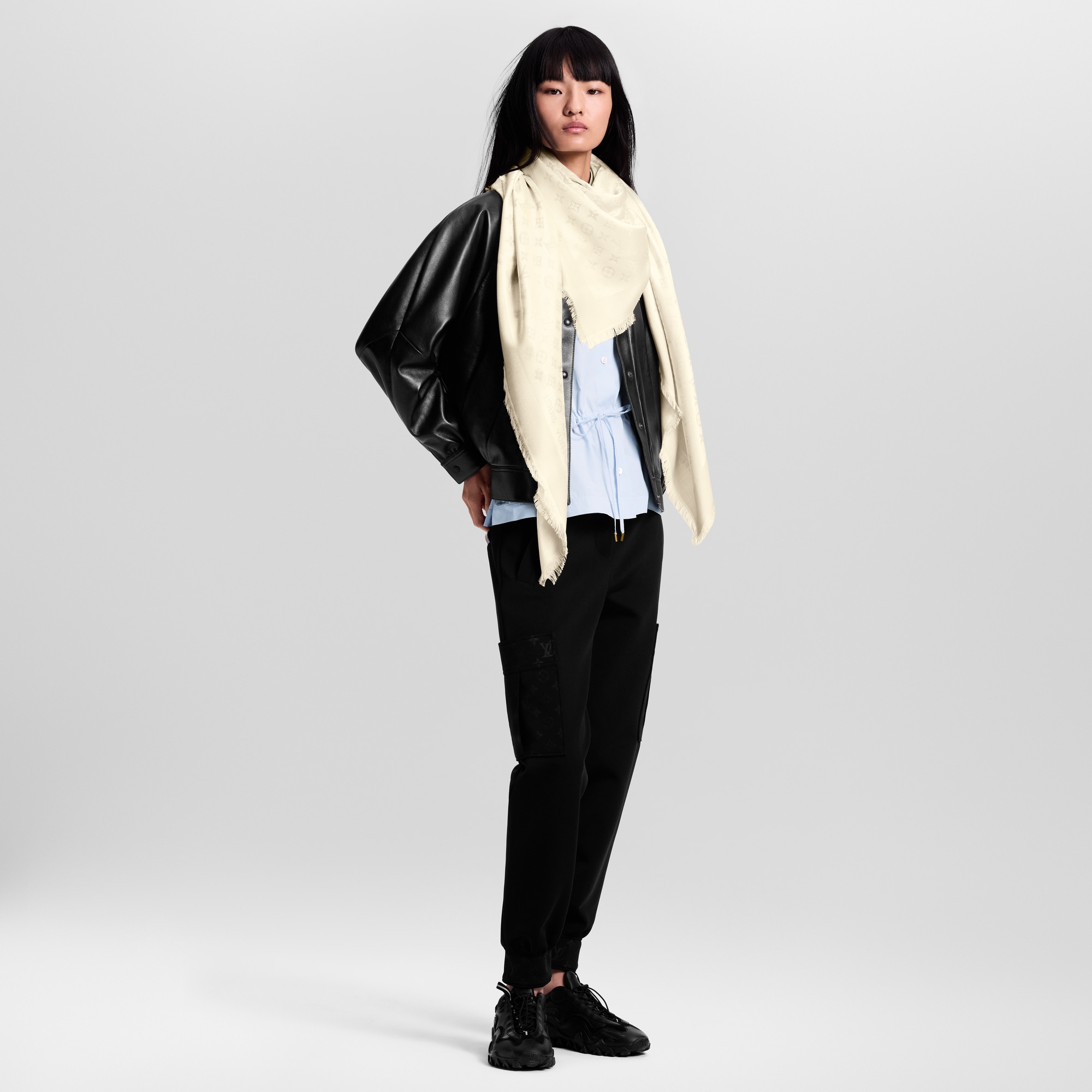 S00 Acessórios Xales e Echarpes Xale Monogram Shine | Louis Vuitton ® (Zoom no Produto)