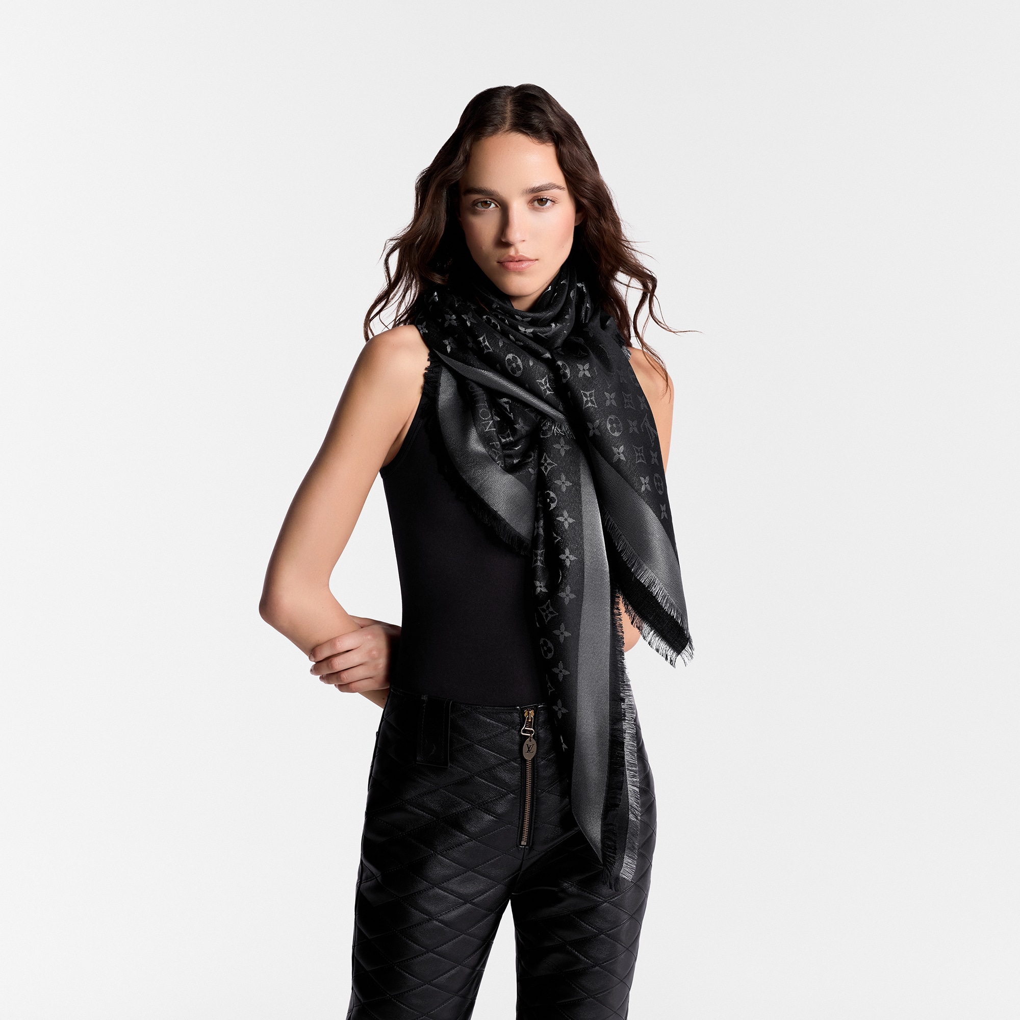 S00 Acessórios Xales e Echarpes Xale Monogram Shine | Louis Vuitton ® (Zoom no Produto)